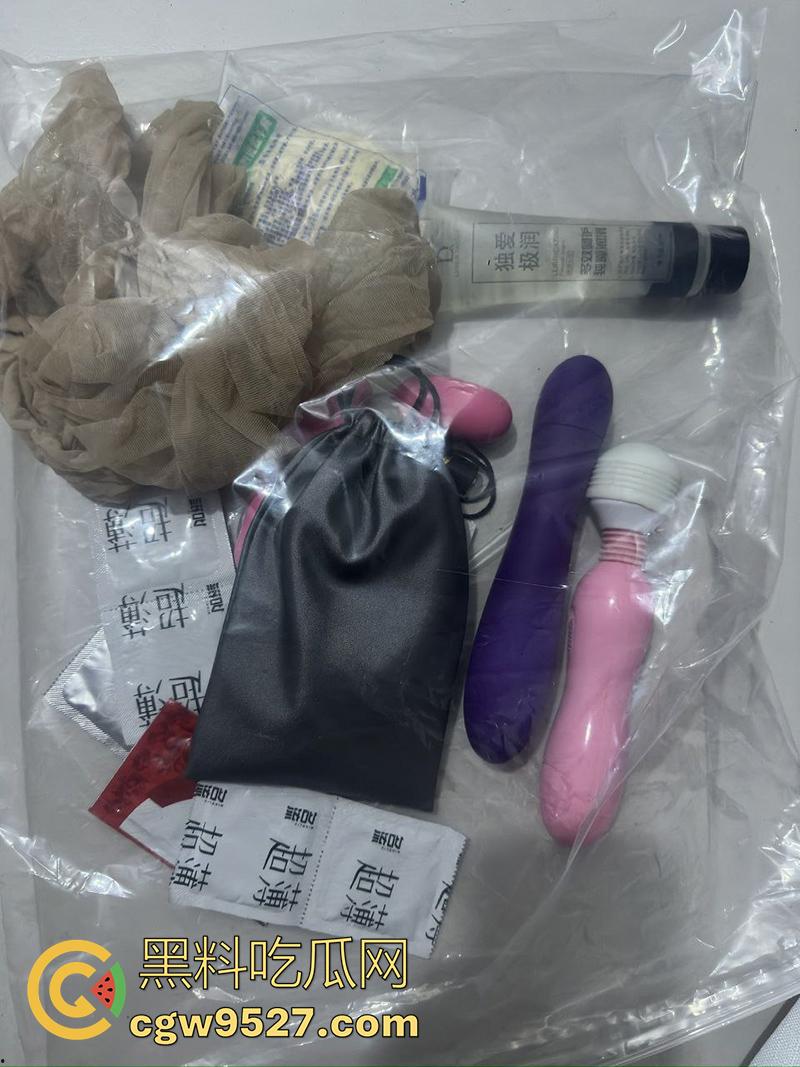 鲁东大学甜美尤物【邹穆彤】,高颜值大奶学生妹,白天女神晚上母狗,手指插逼淫水乱流,淫荡到没边! 第9张 鲁东大学甜美尤物【邹穆彤】,高颜值大奶学生妹,白天女神晚上母狗,手指插逼淫水乱流,淫荡到没边! 第9张