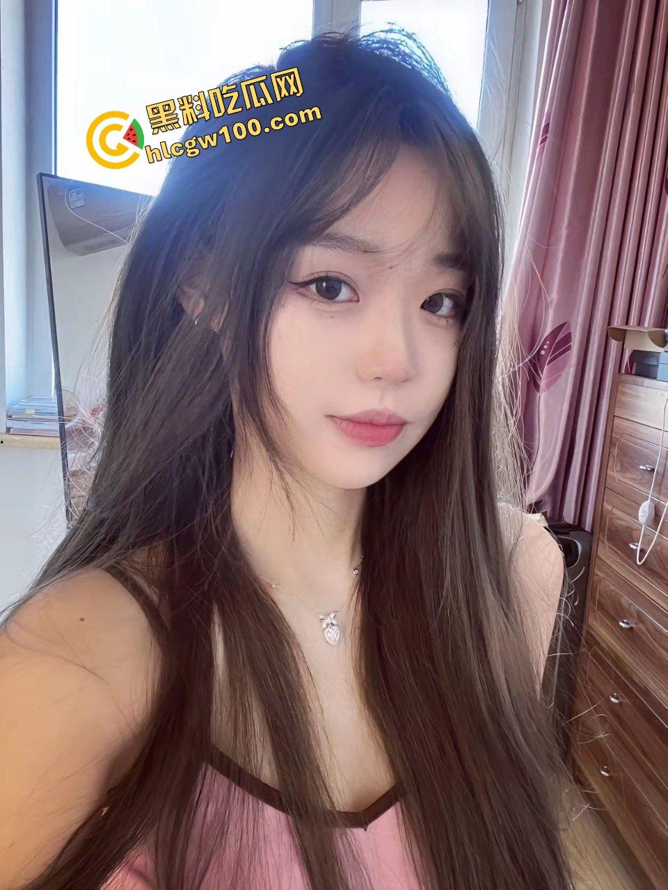 长沙岳麓区骚母狗淫荡人妻【张佩宁】绿帽奴贡献淫妻给处男，前后夹击塞满骚穴，淫乱3P独家流出！  第3张