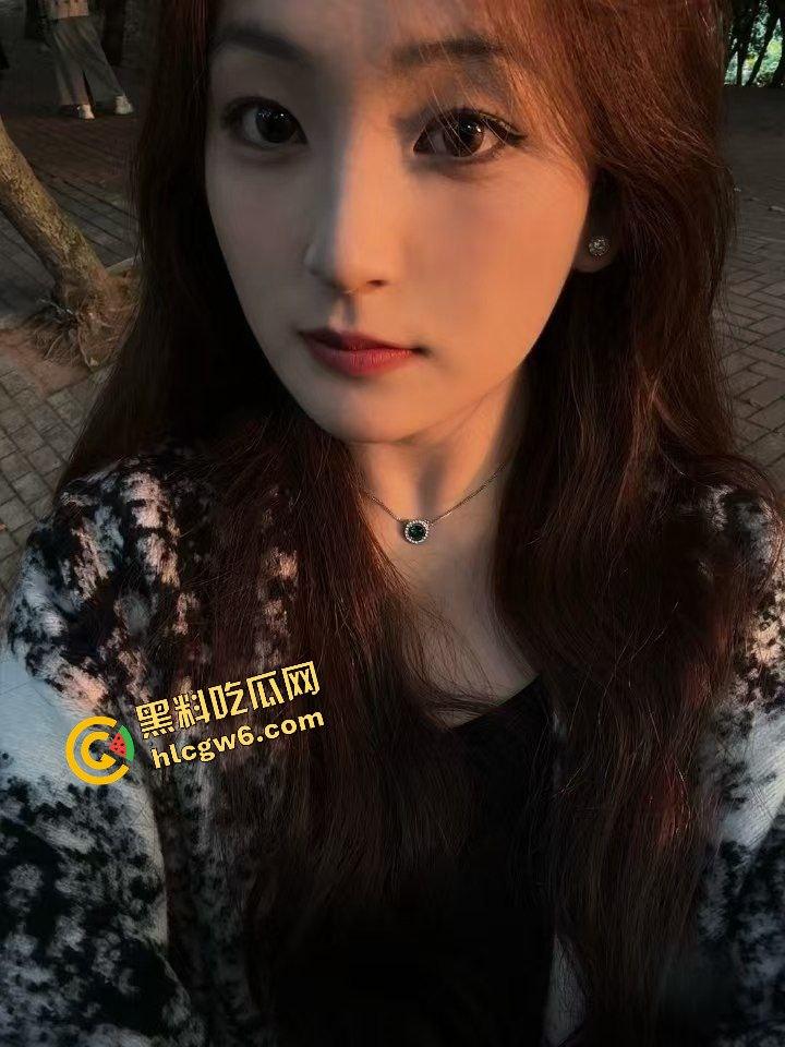 湖南株洲化工大专反差气质骚鸡『宛予淇』公交车骚母狗 兼职约炮大哥骑肉棒！原创独家曝光！  第4张