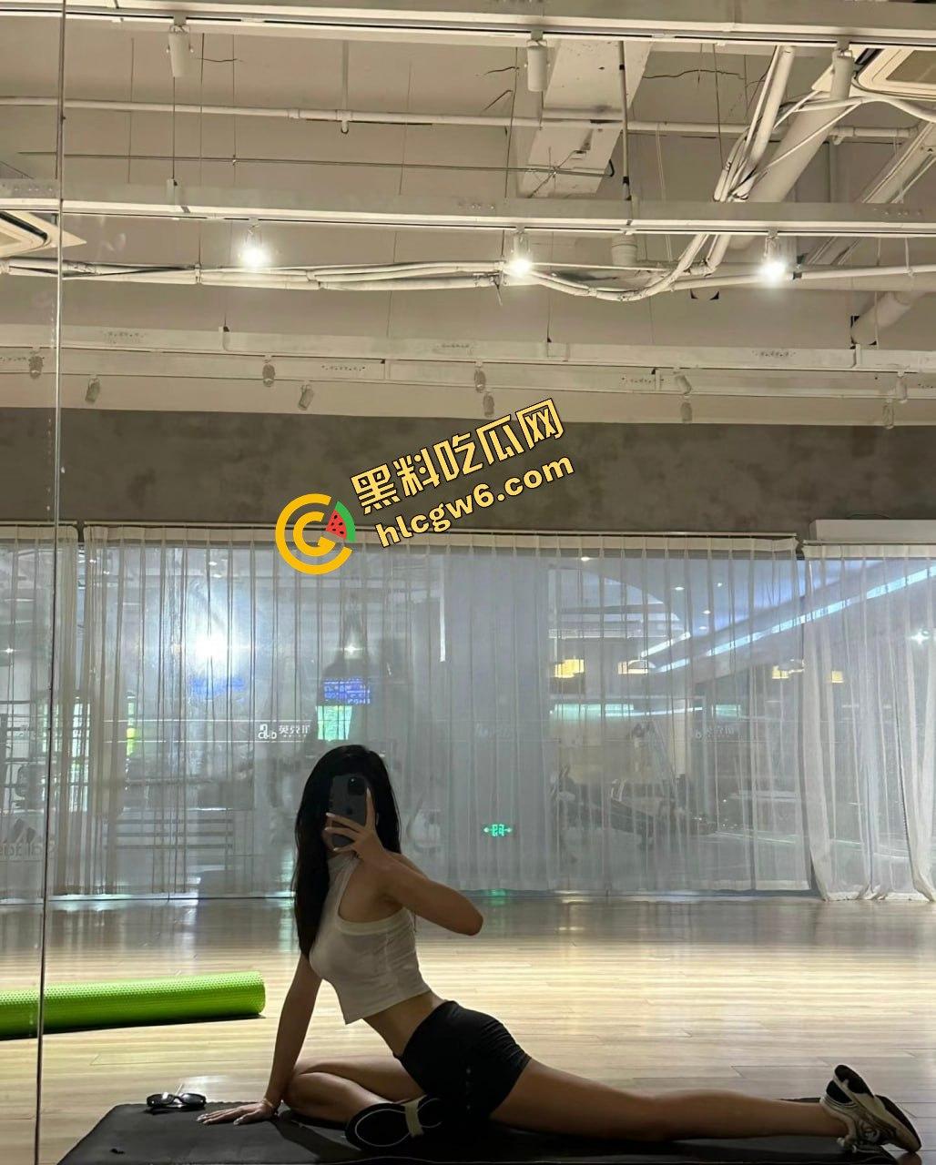 小红书上海贱逼反差婊骚鸡母狗『化春滢』偷情大哥 酒后脱衣爆干骚臀 窗前后操淫荡娇喘！原创独家投稿曝光！  第5张