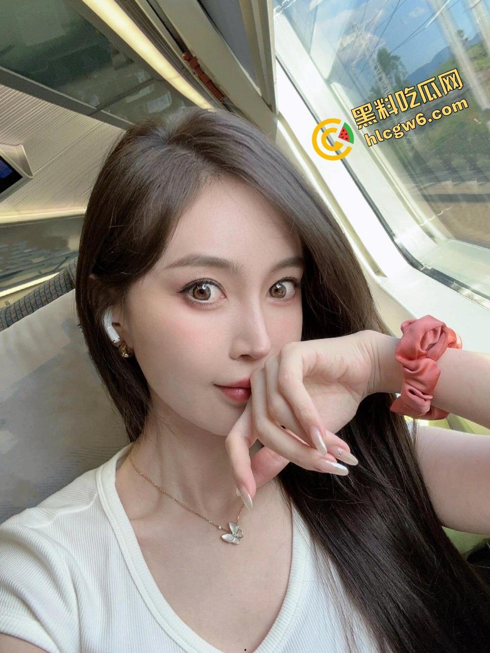 小红书上海贱逼反差婊骚鸡母狗『化春滢』偷情大哥 酒后脱衣爆干骚臀 窗前后操淫荡娇喘！原创独家投稿曝光！  第7张