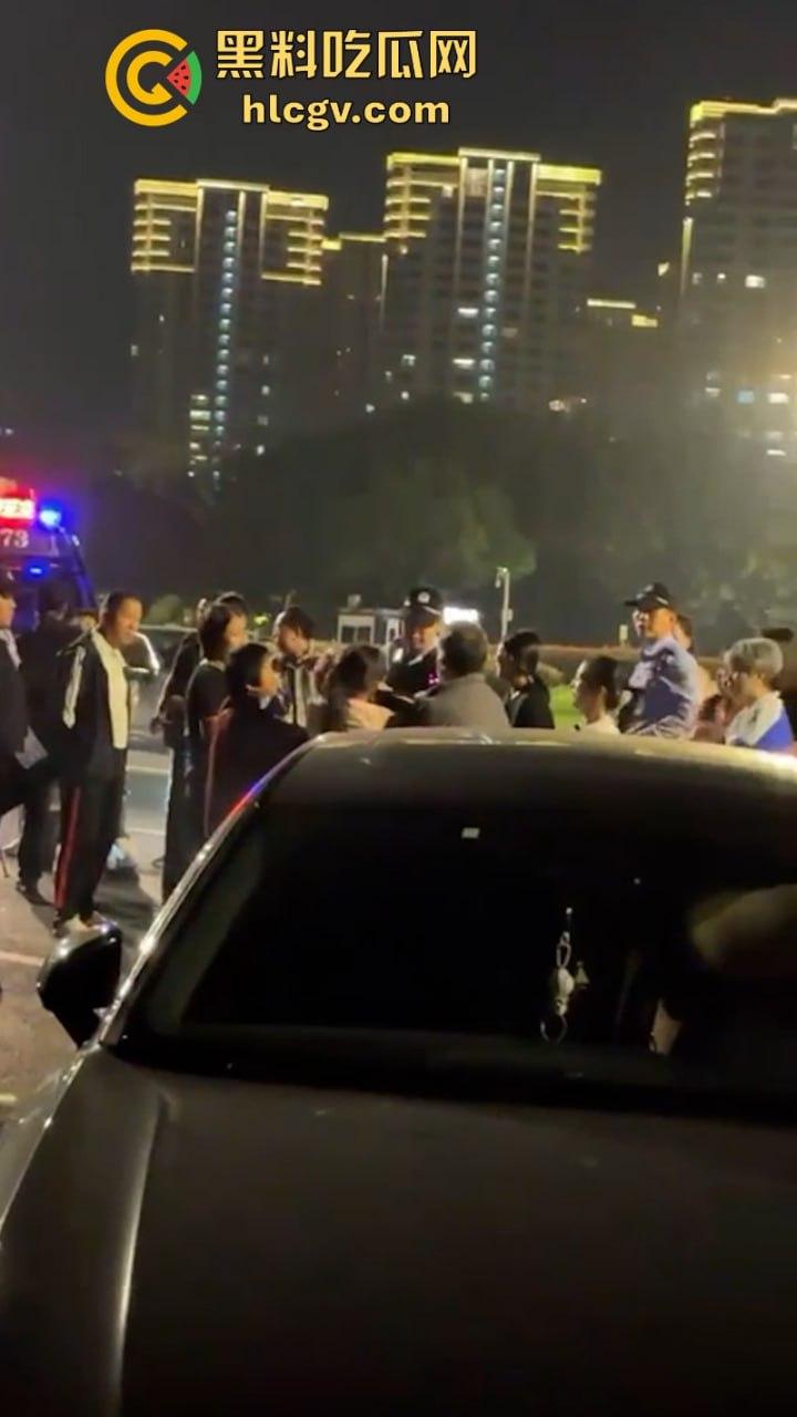 福州女子给已婚男发暧昧信息天天发骚 全家总动员婆媳联手抓小三  打成狗了这是！ 第3张