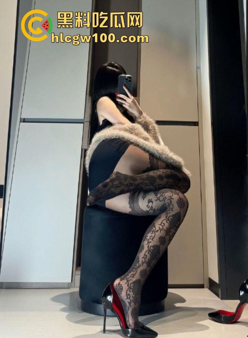 抖音78W粉丝网红【奶雯】VIP群福利视频流出 童颜巨乳白皙皮肤 不愧是女神 就是会勾人！  第12张