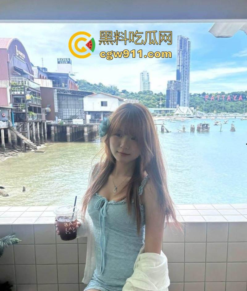 香港科技大学反差学妹【林乐宜】不雅视频流出，白皙娇躯被后入猛操内射，羞涩骚态撩人十足！  第3张