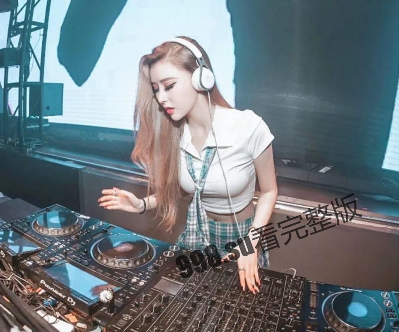 成都极品 DJ 女神艾米与炮友做爱视频流出 台上和床上反差极大  第2张