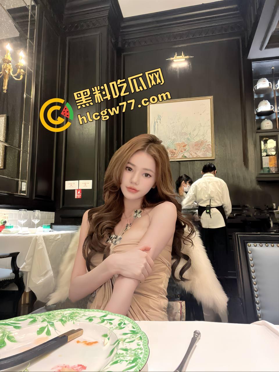 杭州绿帽夫妻首次入圈就放飞，老哥喂药助攻，我上她老婆，他趴地舔我们结合处，全程爽到脑仁麻！  第2张