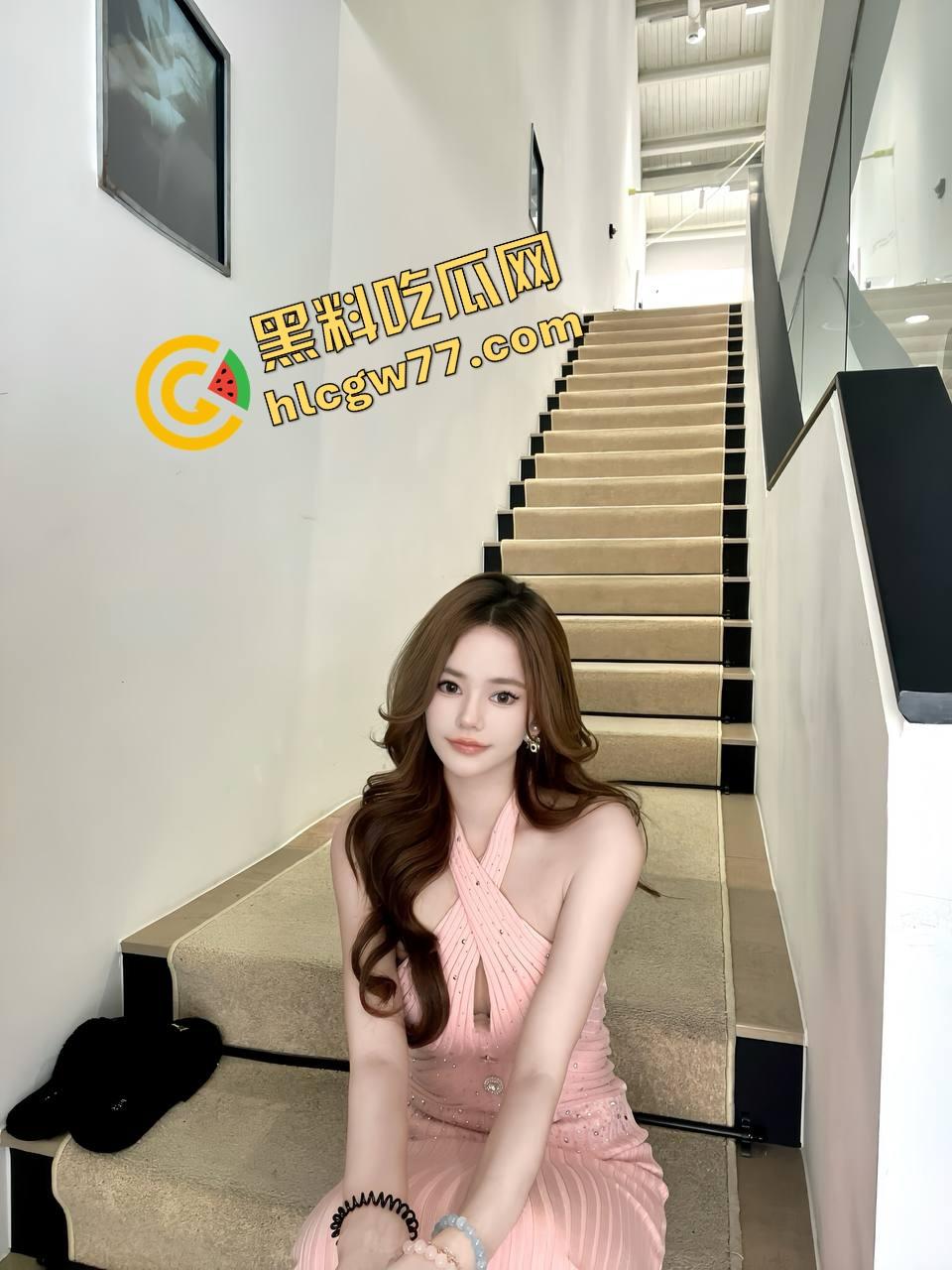 杭州绿帽夫妻首次入圈就放飞，老哥喂药助攻，我上她老婆，他趴地舔我们结合处，全程爽到脑仁麻！  第3张