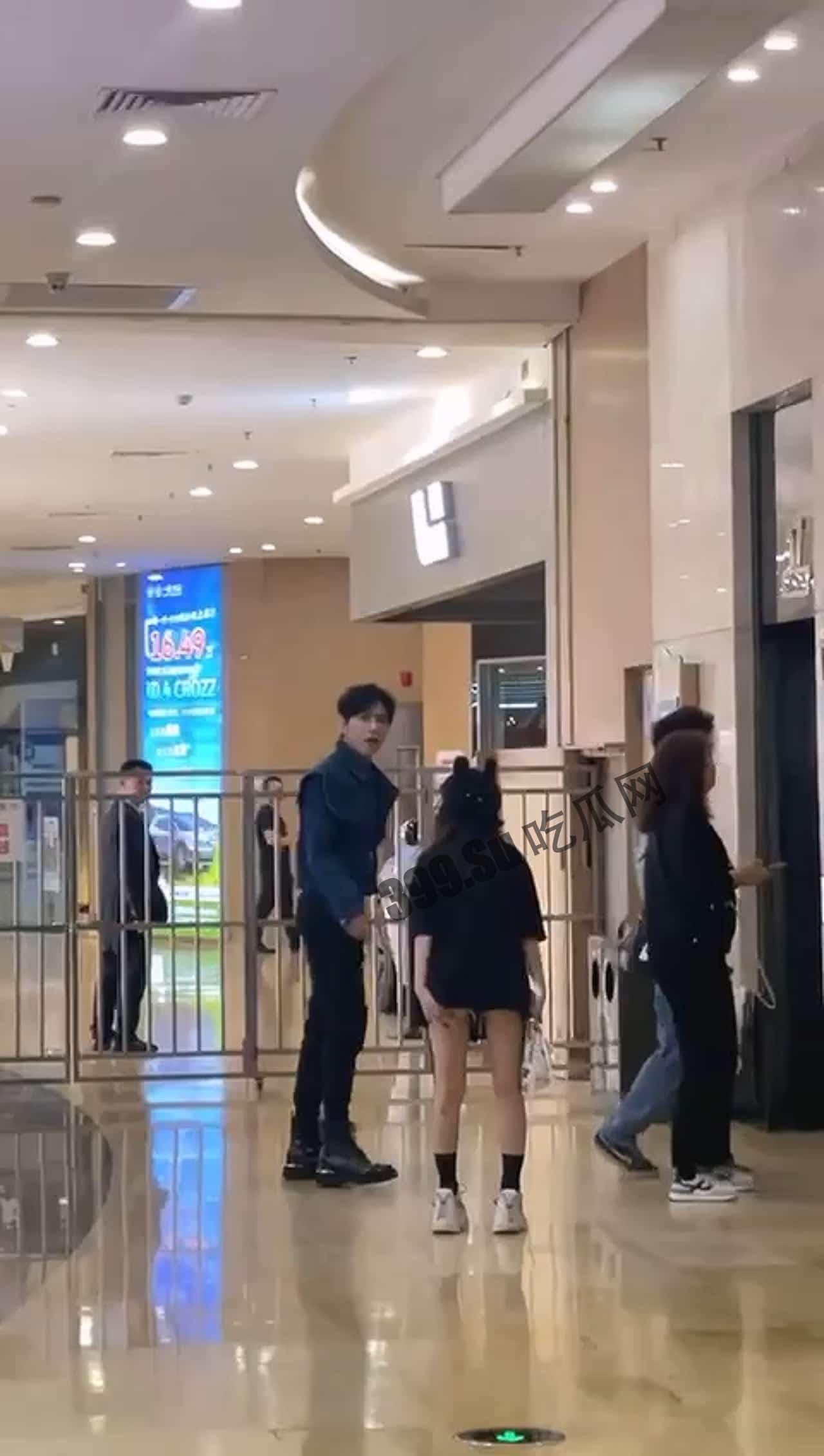 4月27日广东阳江的网红，江女生带他来江门，俩人不是男女朋友，男的睡完她又睡她朋友，女的气不过要来揭穿男子  第4张