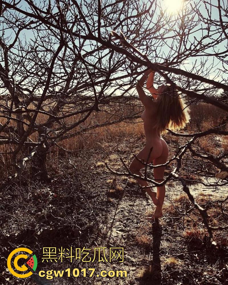 丹麦顶级超模【尼娜阿格戴尔】，身材超赞的长腿女神，在ins上宣布订婚！结果被前男友曝光女方口交视频！  第5张