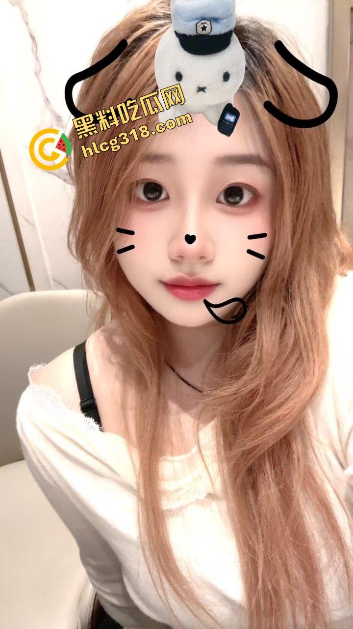 夏天太热怕逼中暑?骚货们风油精灌逼新招,一灌下去冰火两重天,逼口清凉冒烟,谁试谁知道什么叫透心凉! 第1张 夏天太热怕逼中暑?骚货们风油精灌逼新招,一灌下去冰火两重天,逼口清凉冒烟,谁试谁知道什么叫透心凉! 第1张