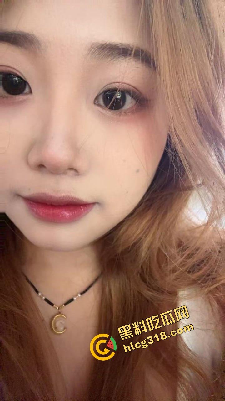 夏天太热怕逼中暑?骚货们风油精灌逼新招,一灌下去冰火两重天,逼口清凉冒烟,谁试谁知道什么叫透心凉! 第2张 夏天太热怕逼中暑?骚货们风油精灌逼新招,一灌下去冰火两重天,逼口清凉冒烟,谁试谁知道什么叫透心凉! 第2张