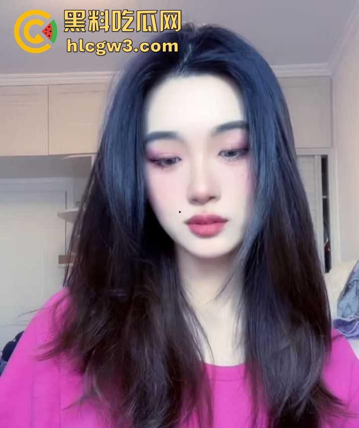 安徽灵璧凤山中学美术老师【李雯】不雅视频流出 被金主调教成小母狗，跪地舔屌的好老师！  第1张