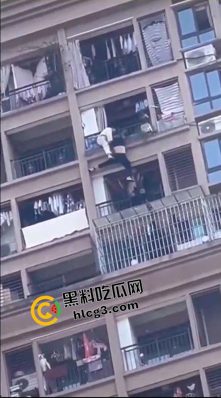 活久见！重庆书法老师『黄钦煌』爱上年轻大奶幼师 回家闹离婚 跳楼威胁妻子未果 坠楼死亡！  第7张