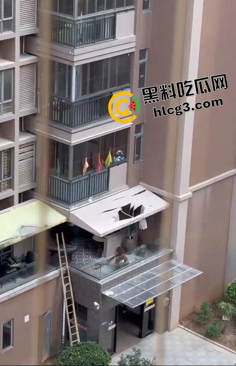 活久见！重庆书法老师『黄钦煌』爱上年轻大奶幼师 回家闹离婚 跳楼威胁妻子未果 坠楼死亡！  第8张