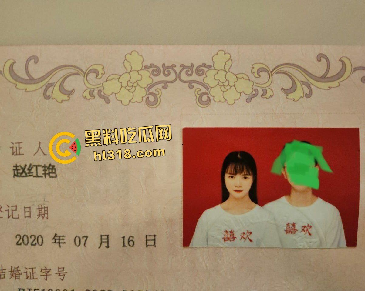 四川大学硕士【赵红艳】高材生反差婊被绿帽癖老公狂拍后入骑乘，希望有金主来帮他解决“困难”！  第1张