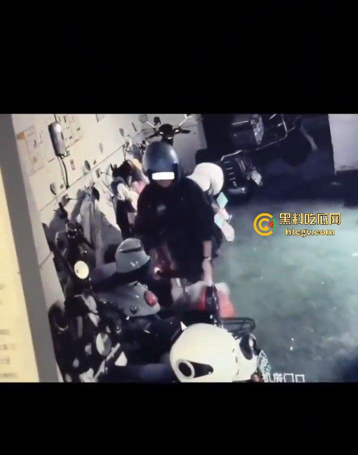 长沙外卖员丧心病狂虐猫！抓猫从26楼扔下当场摔死！  第11张