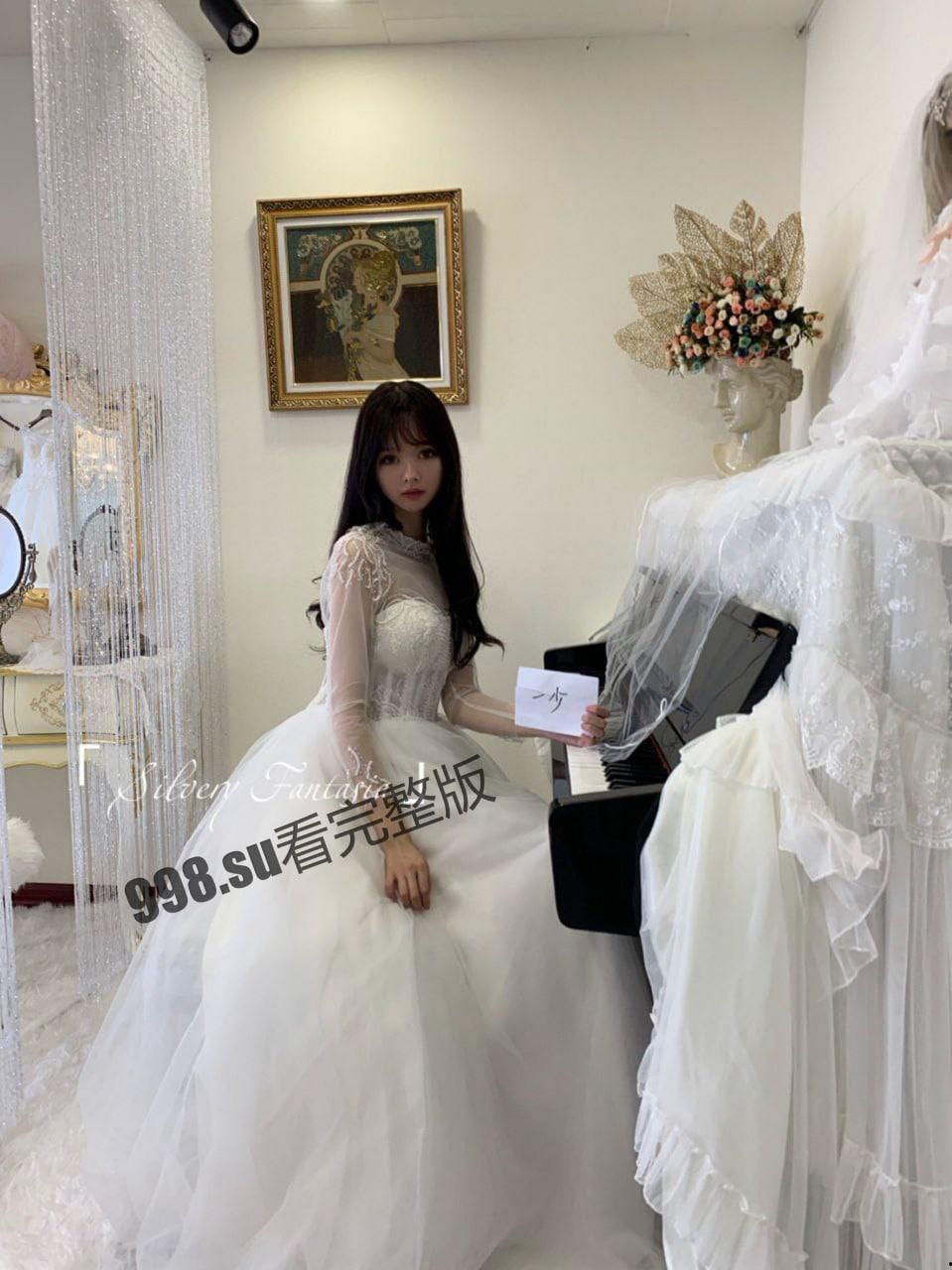 一少举牌系列 最新作品 超高颜值小姐姐身穿婚纱 举牌自慰  第3张