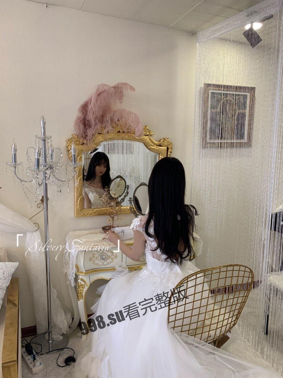 一少举牌系列 最新作品 超高颜值小姐姐身穿婚纱 举牌自慰  第4张