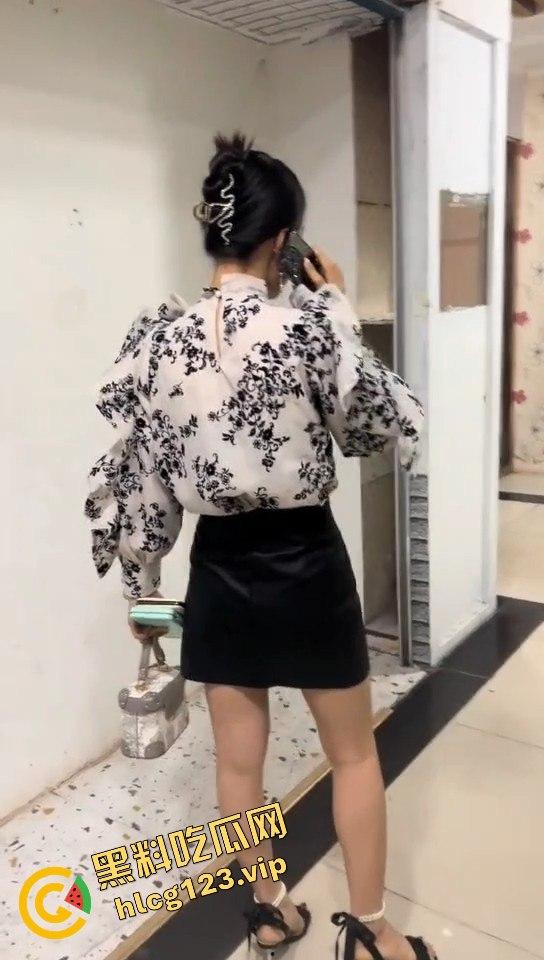 瓜友抓小三现场，广西婊子知三当三！贱人终究逃不过，捉奸现场太文明了？  第3张