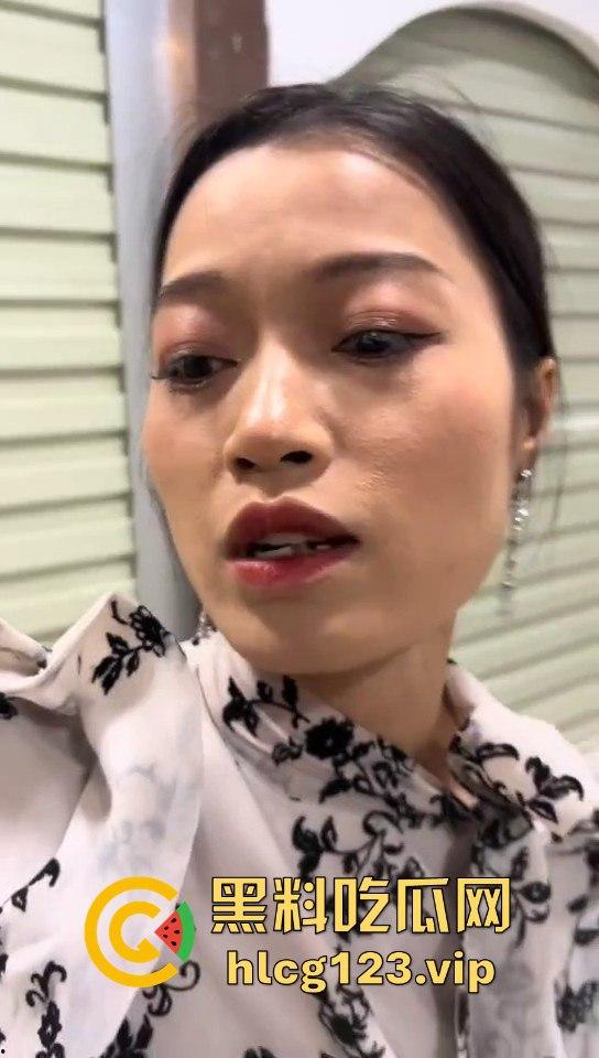 瓜友抓小三现场，广西婊子知三当三！贱人终究逃不过，捉奸现场太文明了？  第5张