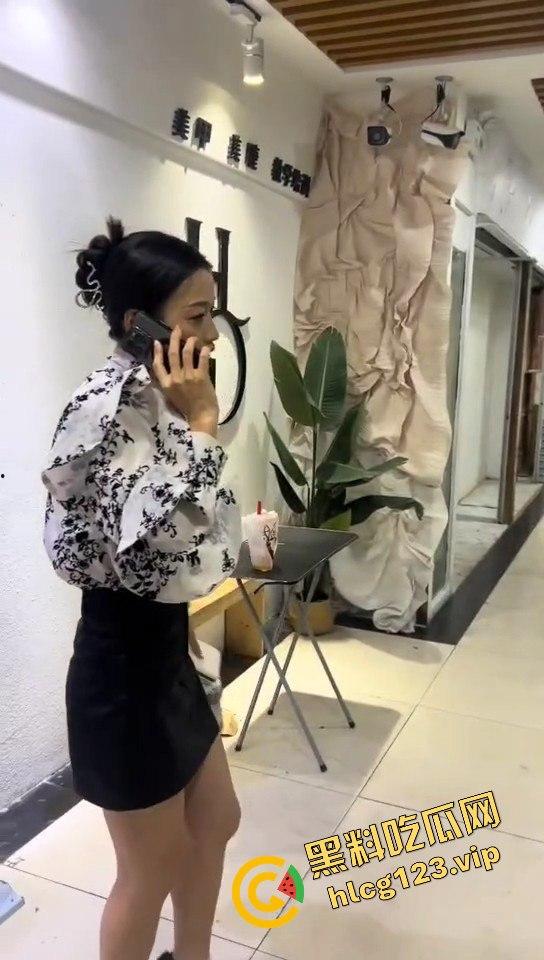 瓜友抓小三现场，广西婊子知三当三！贱人终究逃不过，捉奸现场太文明了？  第7张