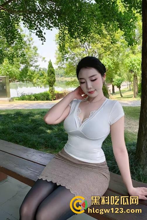 抖音高颜值网红【豆豆红儿】极品身材爆乳骚婊 酒店伺候金主爸爸 被疯狂后入爆操 做爱视频流出！  第4张