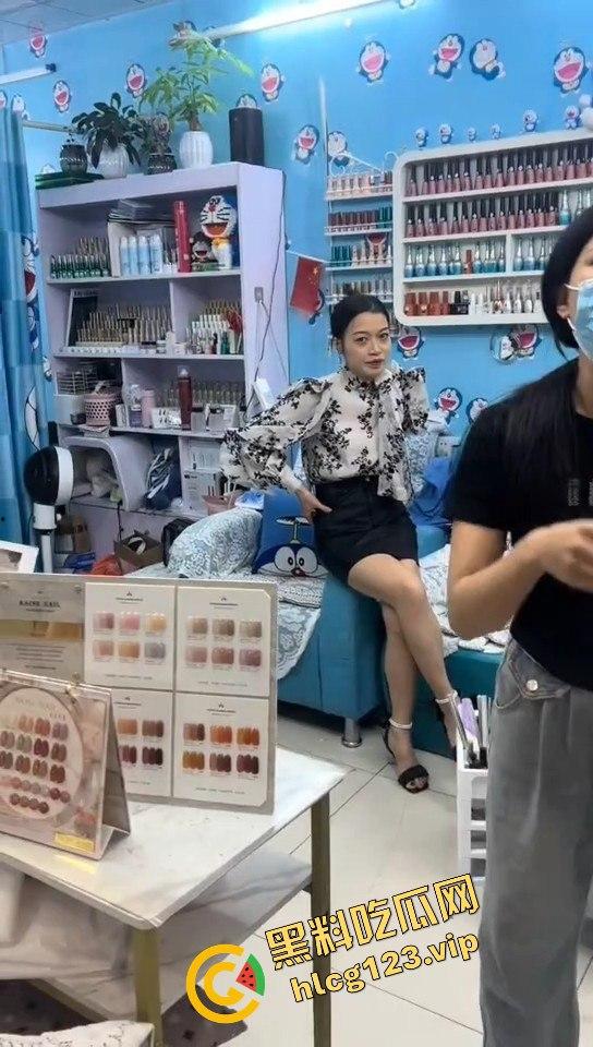 瓜友抓小三现场，广西婊子知三当三！贱人终究逃不过，捉奸现场太文明了？  第11张