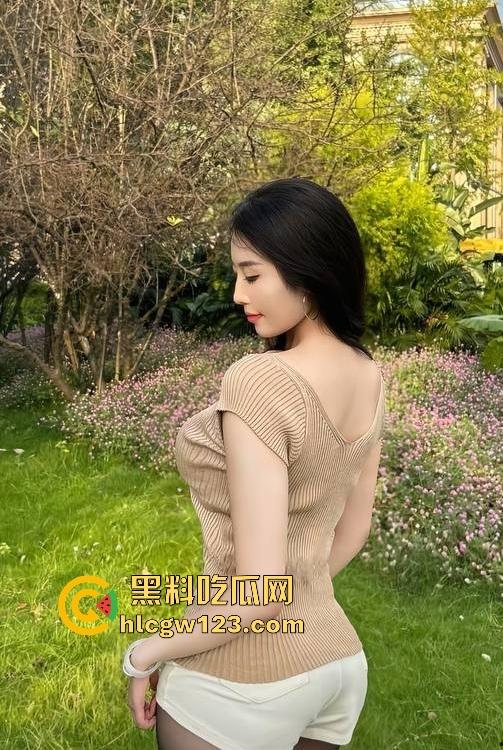 抖音高颜值网红【豆豆红儿】极品身材爆乳骚婊 酒店伺候金主爸爸 被疯狂后入爆操 做爱视频流出！  第7张