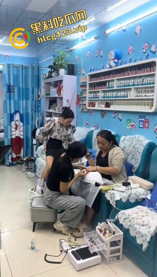 瓜友抓小三现场，广西婊子知三当三！贱人终究逃不过，捉奸现场太文明了？  第12张