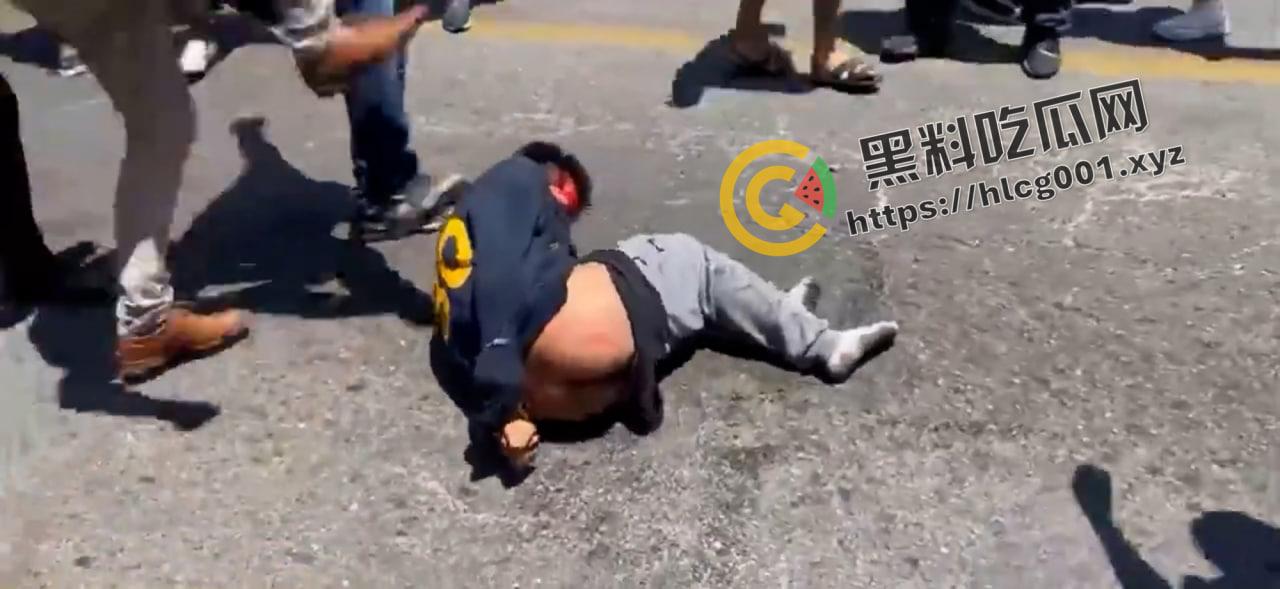 外网大瓜！墨西哥夫妇绑架邻居8岁女孩要钱还撕票 被抓住后当街暴打私刑至死  奶子都打烂了 活该被打死 现场直达 第3张