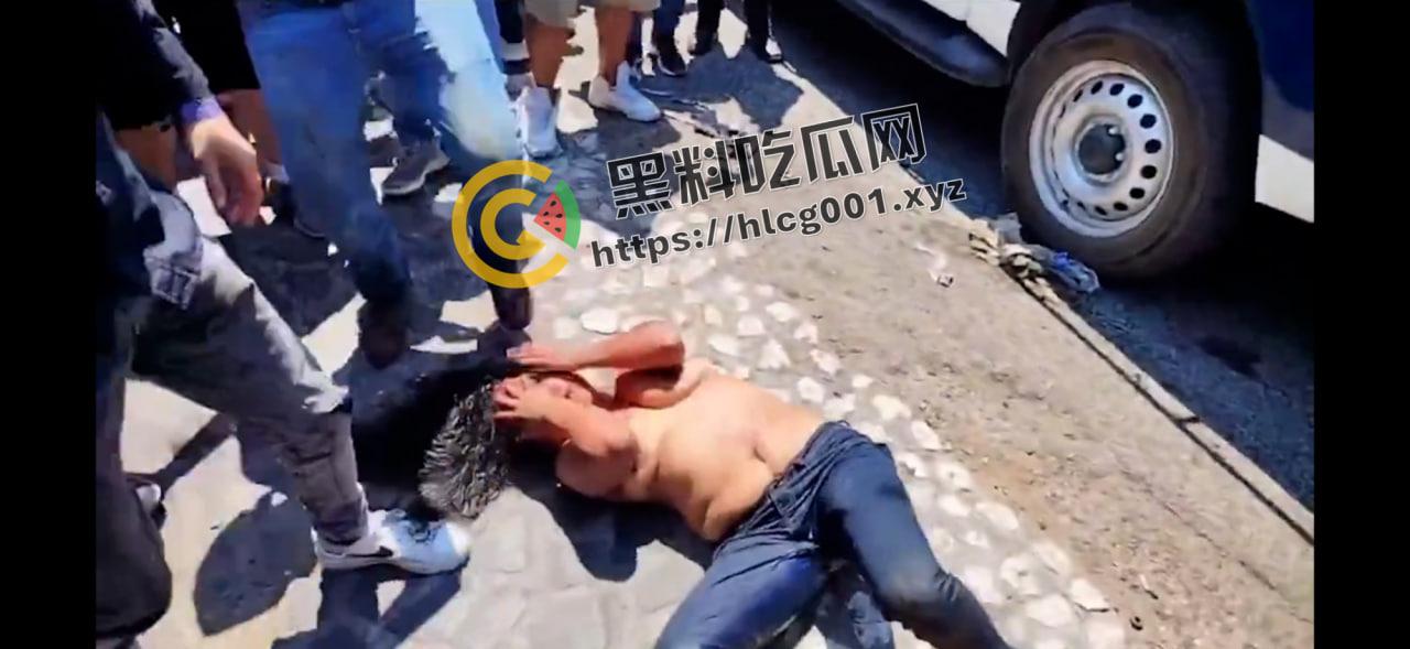 外网大瓜！墨西哥夫妇绑架邻居8岁女孩要钱还撕票 被抓住后当街暴打私刑至死  奶子都打烂了 活该被打死 现场直达 第4张