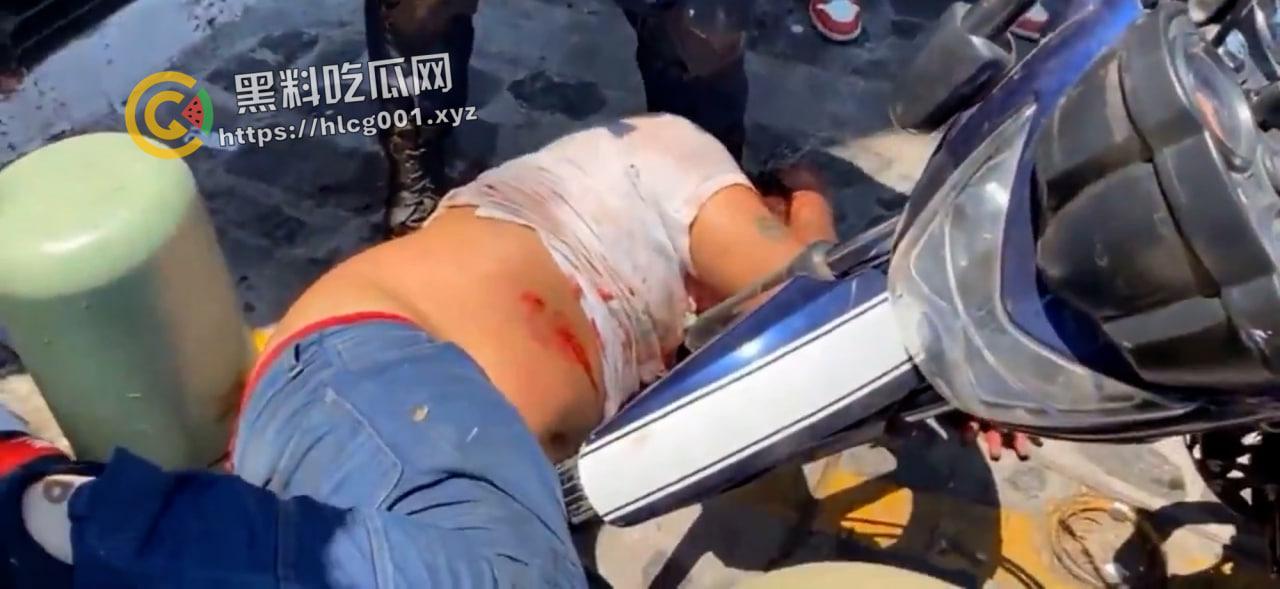 外网大瓜！墨西哥夫妇绑架邻居8岁女孩要钱还撕票 被抓住后当街暴打私刑至死  奶子都打烂了 活该被打死 现场直达 第6张