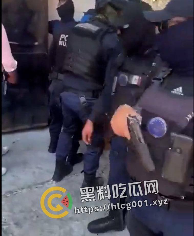 外网大瓜！墨西哥夫妇绑架邻居8岁女孩要钱还撕票 被抓住后当街暴打私刑至死  奶子都打烂了 活该被打死 现场直达 第8张