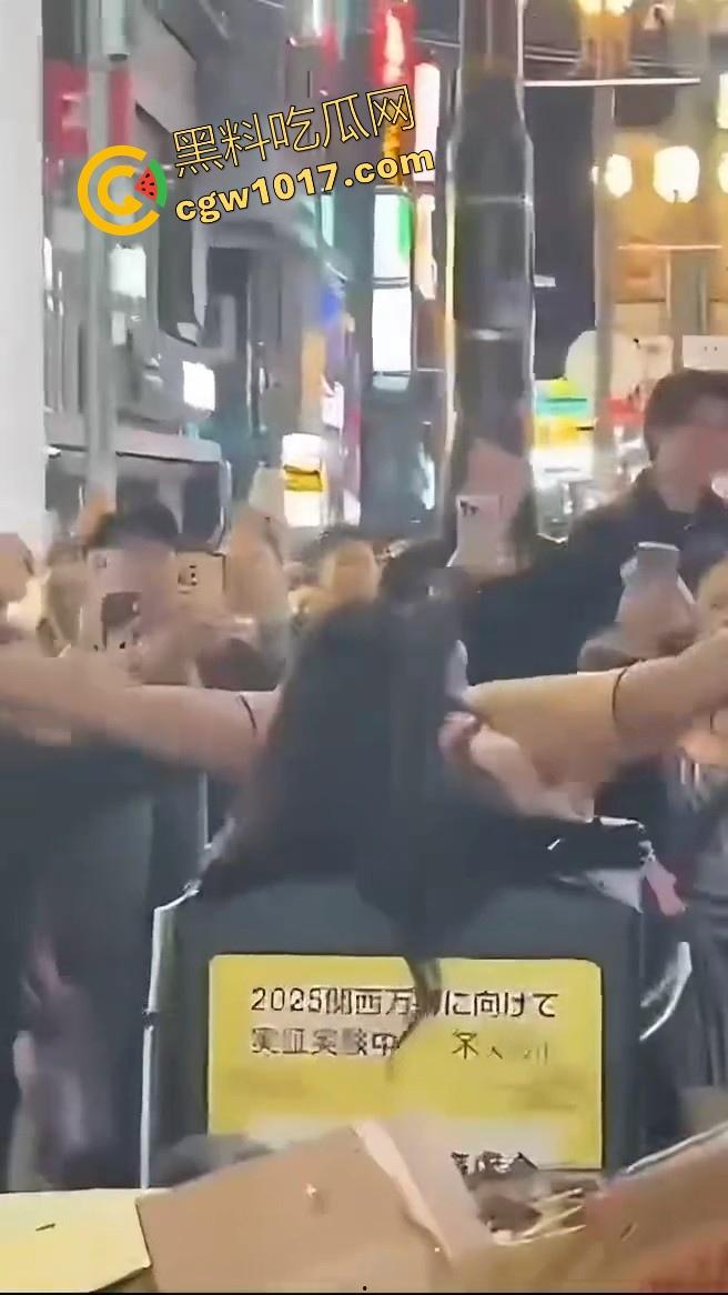 日本街头的万圣节！这你确定不是在拍片嘛，这是借着万圣节的节日来宣称的吧，极品漏奶小天使到处都是，狠狠羡慕了！  第6张