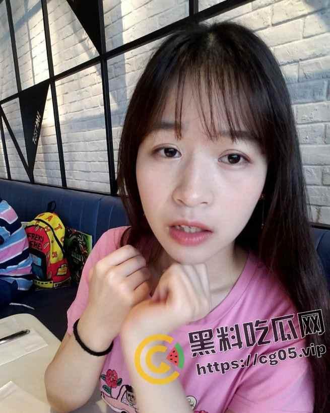 湖北武汉人妻【刘琪琪】背着老公勾引老公朋友被抓 白色的婚纱和黑丝母狗之间来回切换  第5张