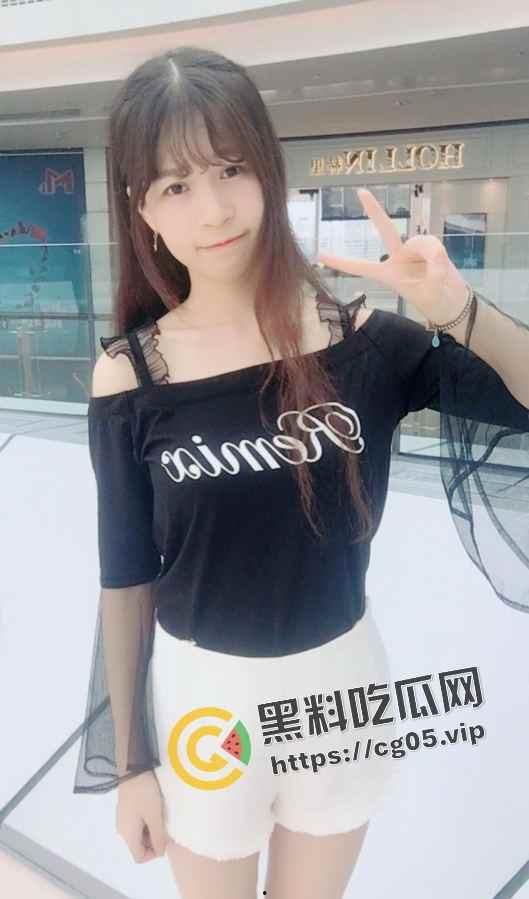 湖北武汉人妻【刘琪琪】背着老公勾引老公朋友被抓 白色的婚纱和黑丝母狗之间来回切换  第6张