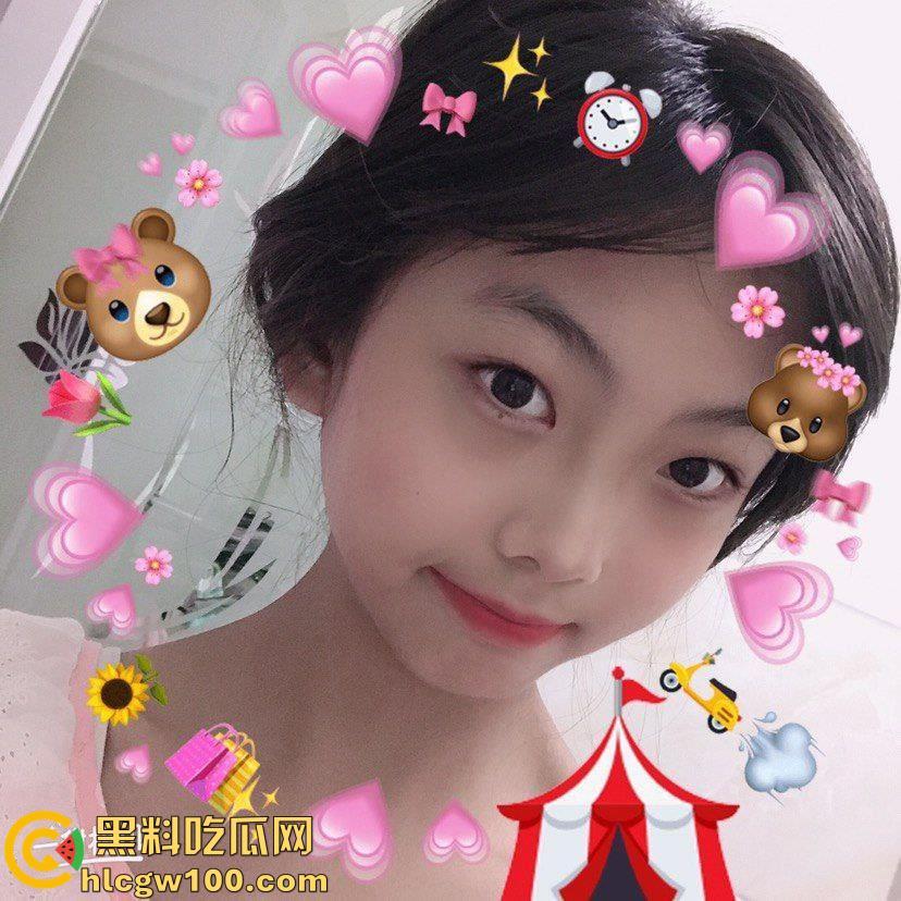 06年河北高三舞蹈系清纯嫩妹【戚畔】，黑丝一字马自慰跪地叫爸爸，揉胸自慰厕所喝尿  第4张