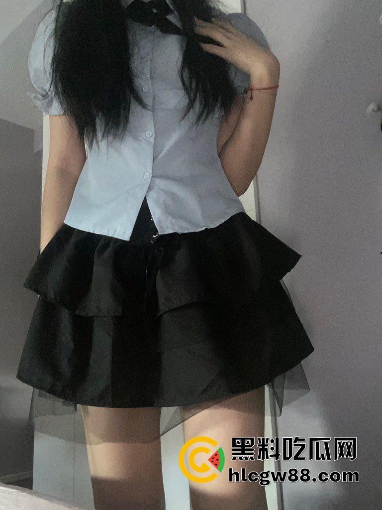 上海二中超爱JK高中生【章楠鑫】黑丝短裙被骗酒店,小哥忽悠打游戏后架大长腿无套猛干! 第6张 上海二中超爱JK高中生【章楠鑫】黑丝短裙被骗酒店,小哥忽悠打游戏后架大长腿无套猛干! 第6张