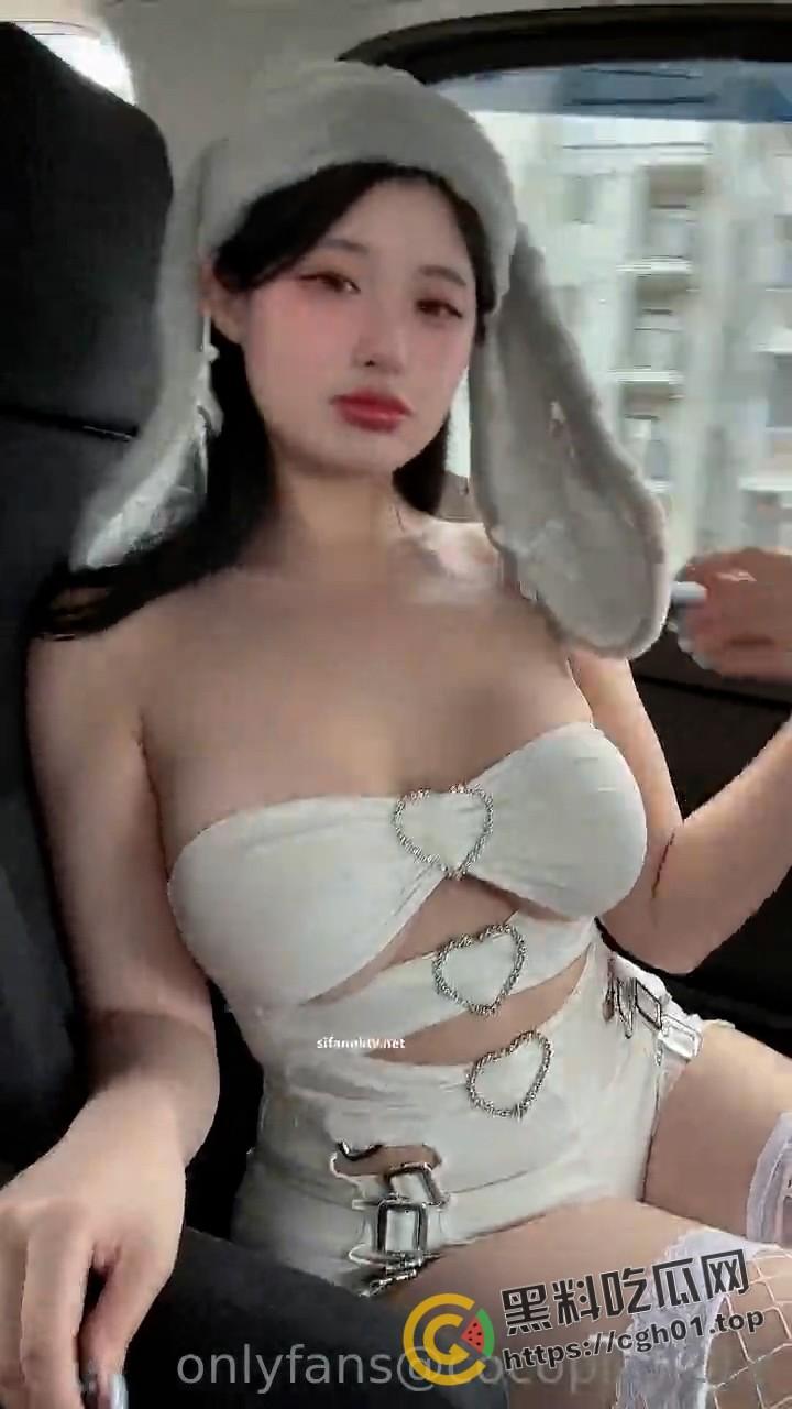 台湾极品巨乳网黄OF最新付费流出！cos 诱惑 制服 顶级魅魔 活该你挣这个钱 46v+大合集  第14张