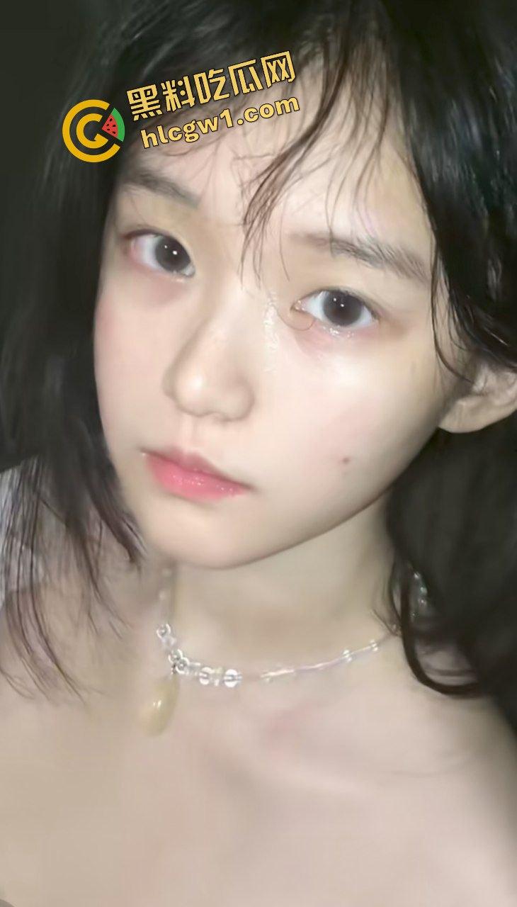 抖音155万粉丝清纯小太妹『一只忧郁的钢笔』嫩奶嫩逼反差嫩妹 与土豪蒙眼激情 独家曝光！  第3张