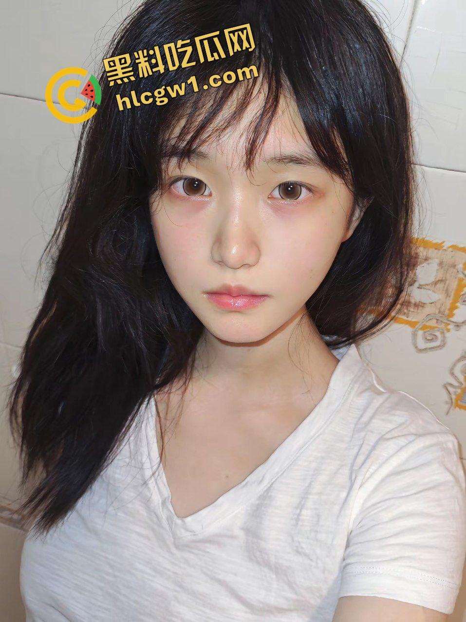 抖音155万粉丝清纯小太妹『一只忧郁的钢笔』嫩奶嫩逼反差嫩妹 与土豪蒙眼激情 独家曝光！  第4张