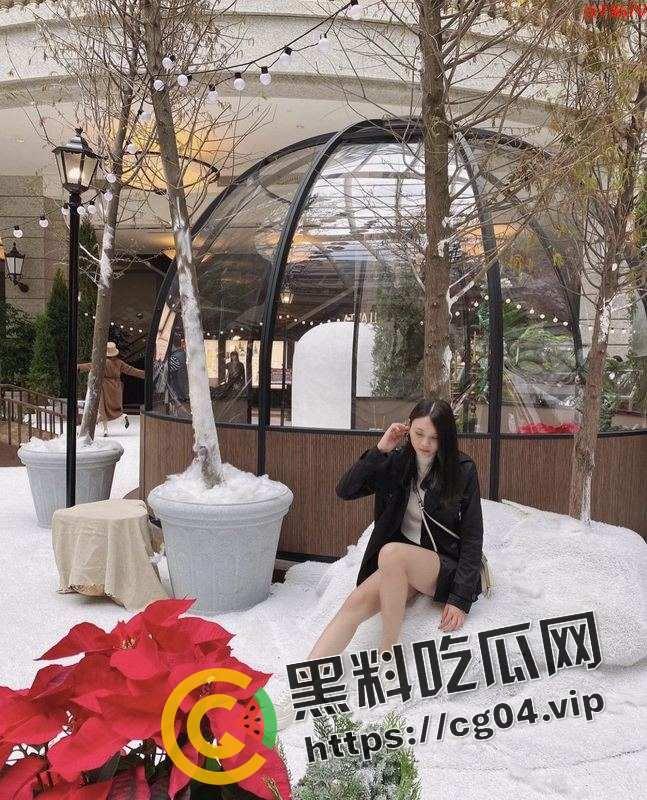 反差少妇！长相气质的同学私下里非常淫荡，手机里面泄漏包含给炮友口交，内射，被偷拍换衣服，还有在度假村厕所公然给炮友口交，绝对反差  第1张