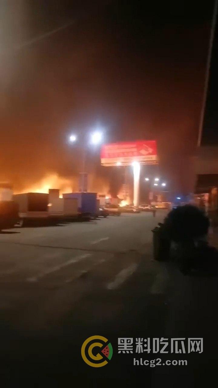 佛山火灾大爆炸！20多家商铺被吞噬，凌晨恐怖场面令人咋舌  第2张