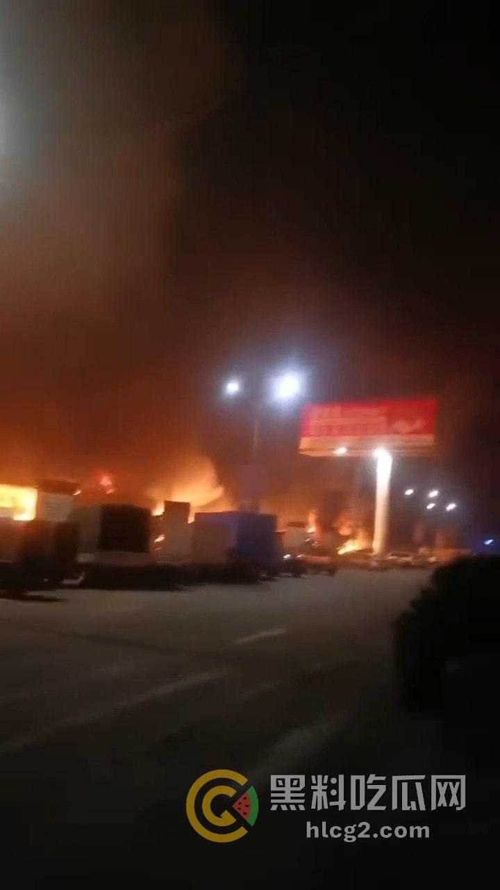 佛山火灾大爆炸！20多家商铺被吞噬，凌晨恐怖场面令人咋舌  第3张