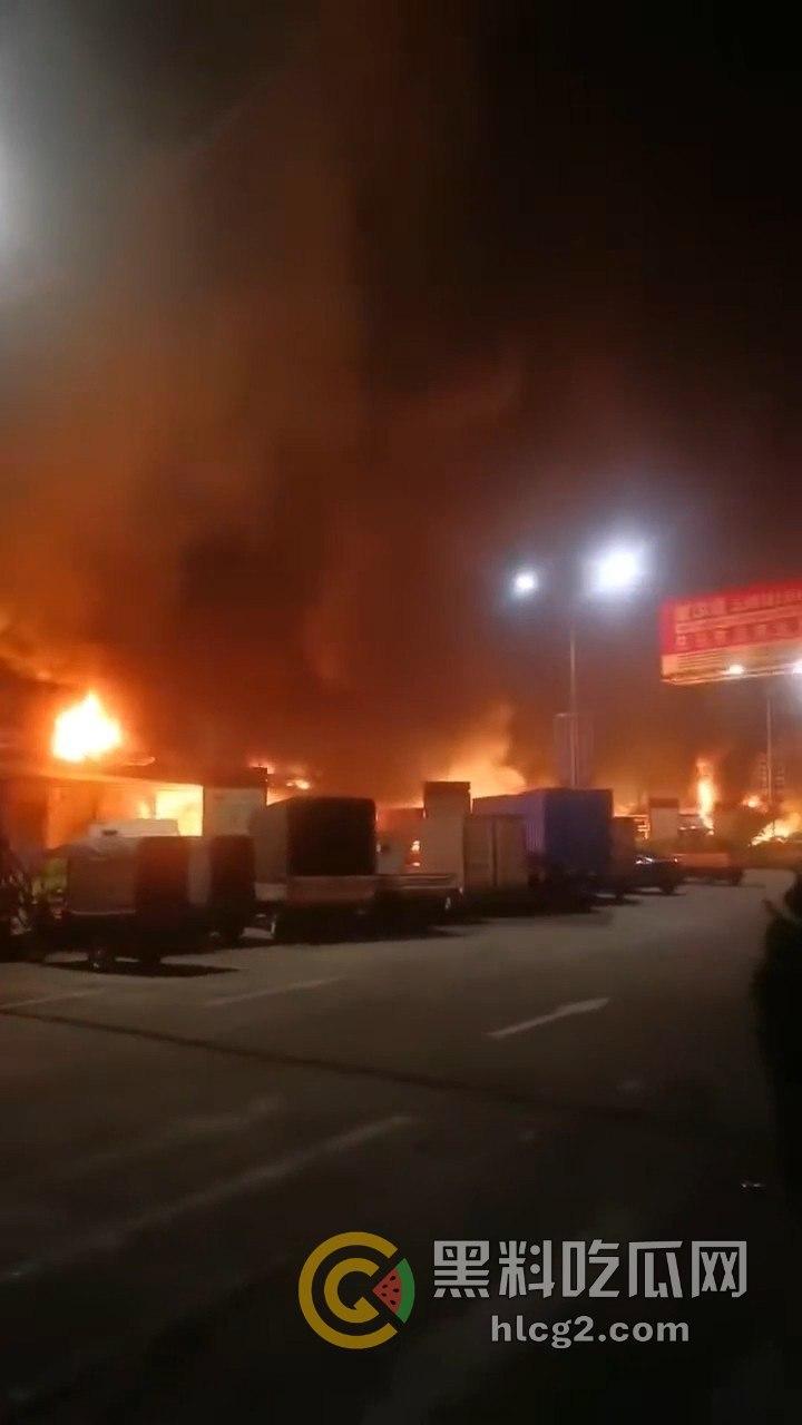 佛山火灾大爆炸！20多家商铺被吞噬，凌晨恐怖场面令人咋舌  第6张