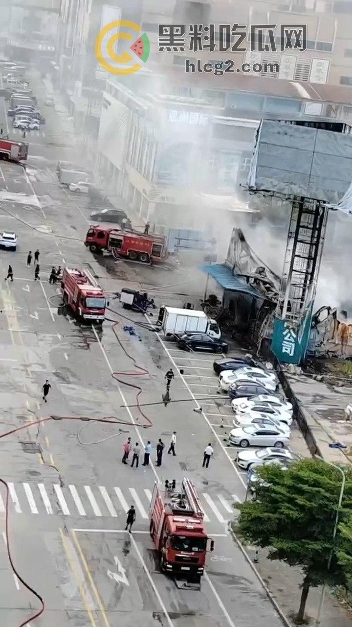 佛山火灾大爆炸！20多家商铺被吞噬，凌晨恐怖场面令人咋舌  第8张