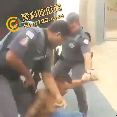 黑人小哥狂拽酷炫!挥棍挡子弹,电视剧看多了玩命呢? 第2张 黑人小哥狂拽酷炫!挥棍挡子弹,电视剧看多了玩命呢? 第2张