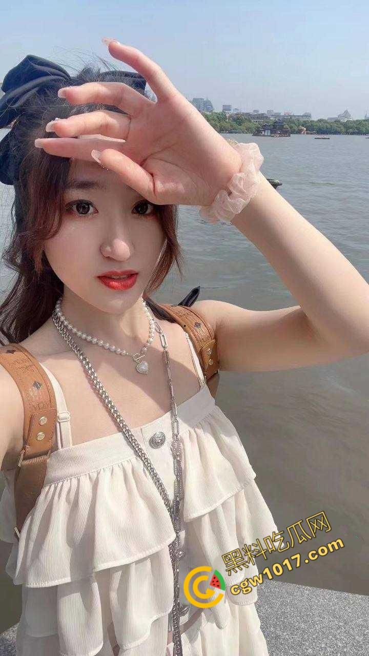 沈阳豪乳少妇【邓佳蕾】的淫荡诱惑:3P狂欢,狗绊式狂操,汁水四溅,欲仙欲死,疯狂放纵! 第10张 沈阳豪乳少妇【邓佳蕾】的淫荡诱惑:3P狂欢,狗绊式狂操,汁水四溅,欲仙欲死,疯狂放纵! 第10张