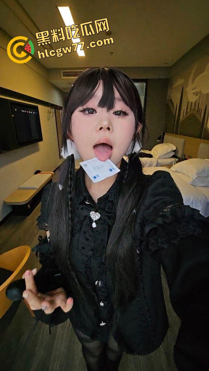 深圳龙岗霸王茶姬『孙艾林』穿着黑丝边被调教边跟闺蜜约着晚上吃什么，这不得点一杯伯牙绝玹！  第1张