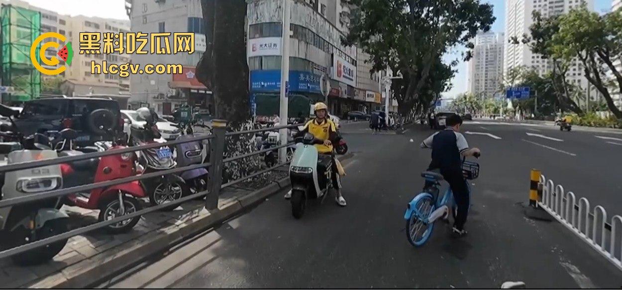 小哥新买电动车上路被3人行喝嗨了的撞飞，妹子砸在围栏上懵了，身材比脸吸睛！  第12张